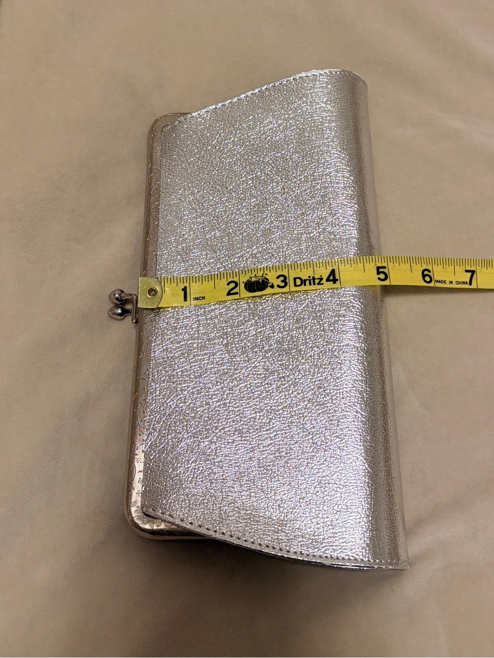 Vintage Silver Metallic 1950s Patent Leather Clutch Bag - Picture 10 of 11